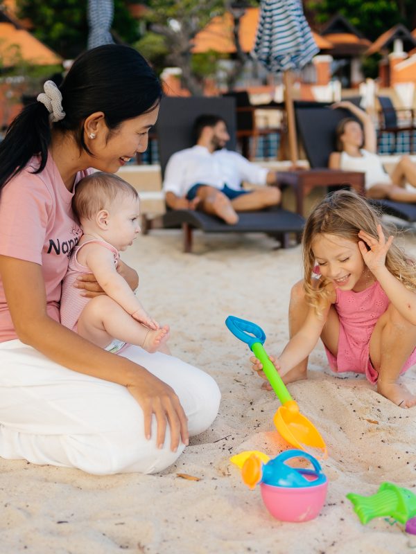 Kids Club vs Private Nanny on Holiday: Which Is Right for Your Family?